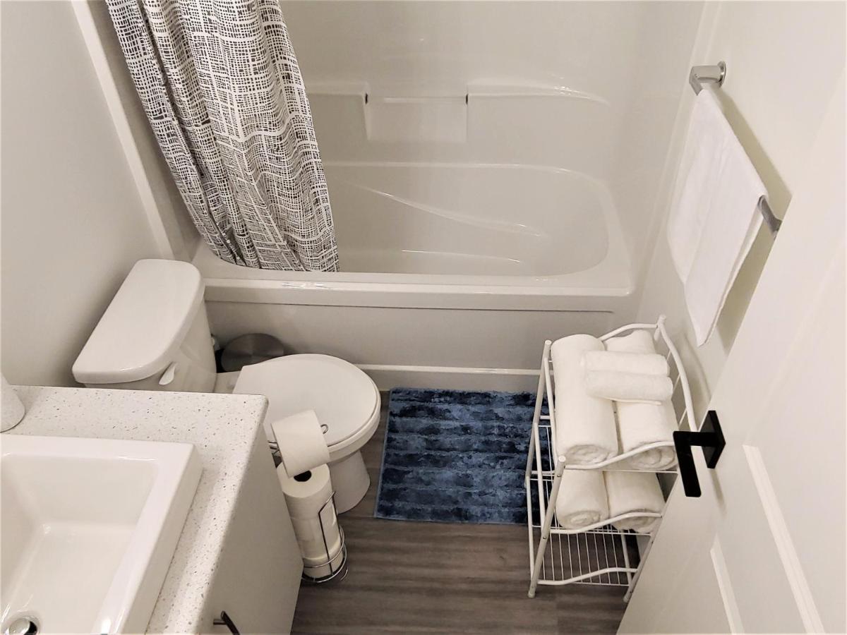 וויניפג Serene 2 Bedroom Condo With Balcony And Lakeview מראה חיצוני תמונה