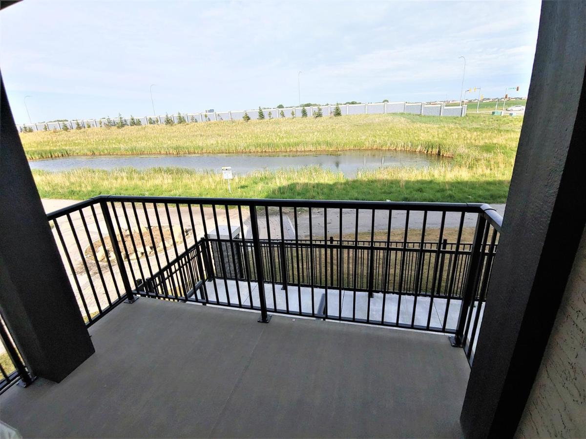 וויניפג Serene 2 Bedroom Condo With Balcony And Lakeview מראה חיצוני תמונה